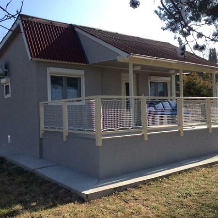 Villa Szegfu Apartmanhaz Balatonfůzfő Exterior foto