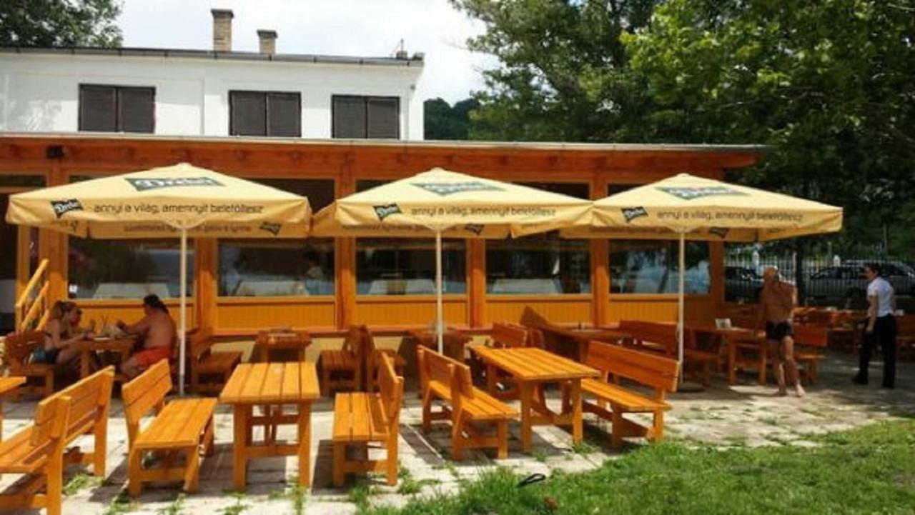 Villa Szegfu Apartmanhaz Balatonfůzfő Exterior foto